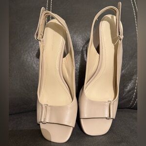 Calvin Klein Sz 9 M Cream Chunky Herl Sandals VGUC 😊😊